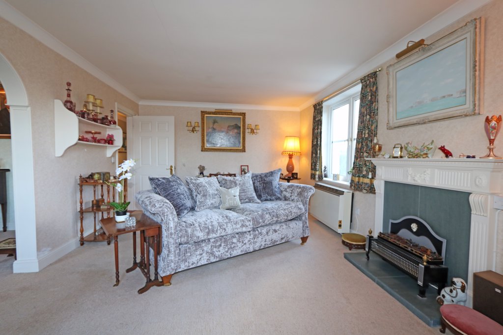 45 Les Blanc Bois, Rue Cohu, Castel 2 bedroom open market apartment