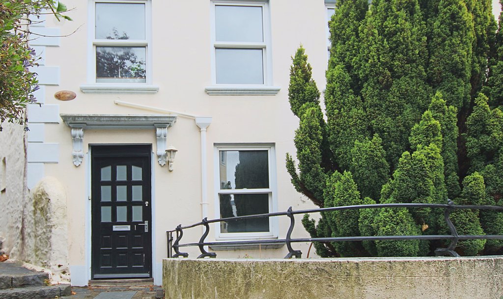 Flat 1 St Julians Cottage, St Julians Avenue, St Peter Port 2 bedroom local market apartment