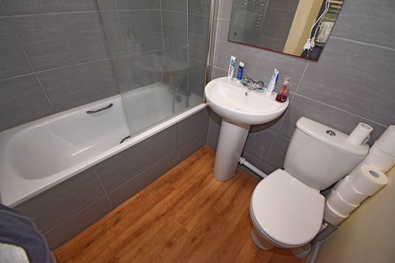 Flat 1 Mont Clare, Sohier Road, Vale 2 bedroom local market flat to