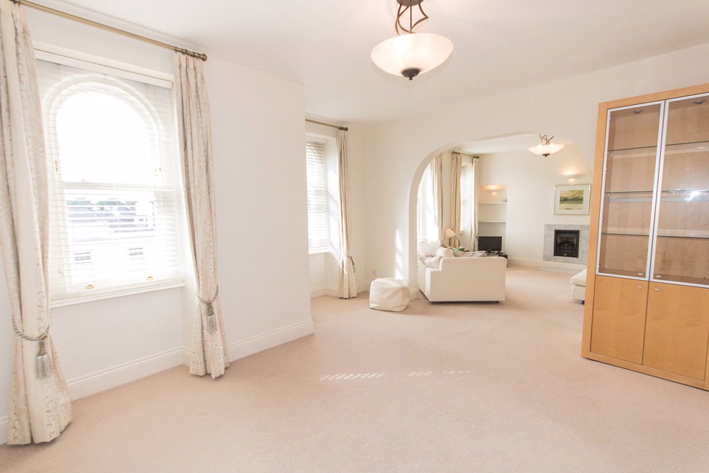 Flat 3, Old College Court, The Grange, St Peter Port 2 bedroom local market apartment to rent