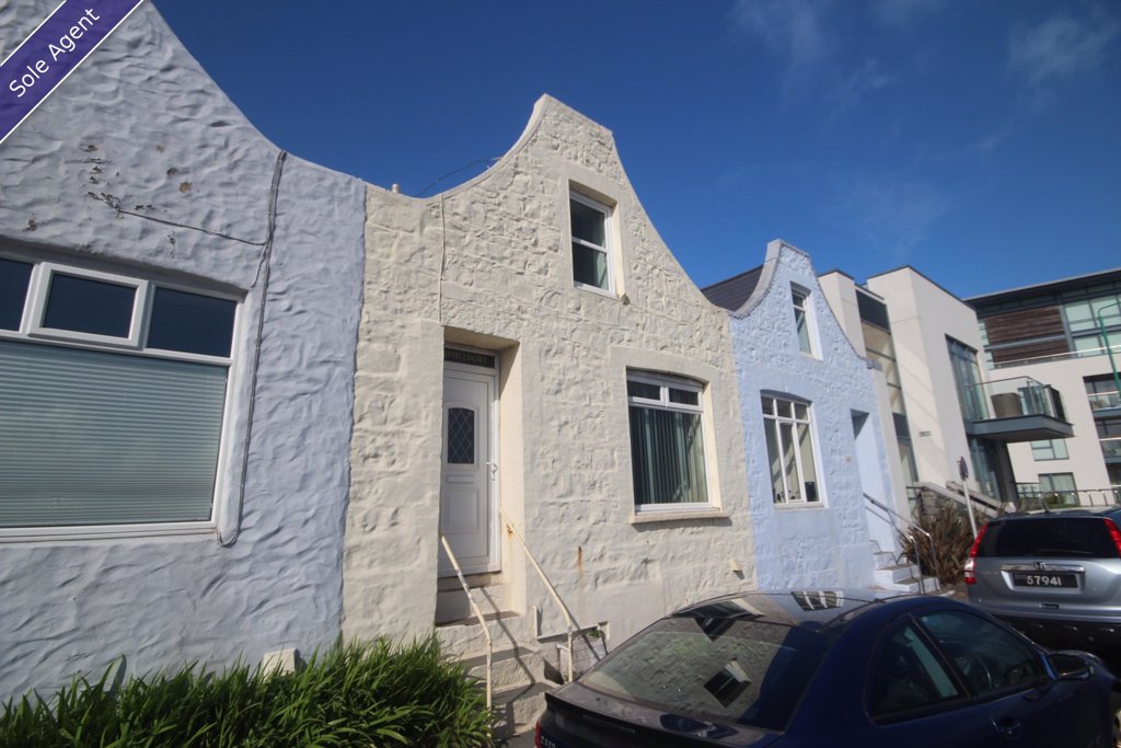 Dumbledore, 3, Moullin Cottages, Les Banques, St Peter Port 3 bedroom