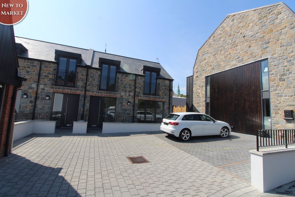8 Doyle Mews, St Peter Port 2 bedroom local market house to rent in