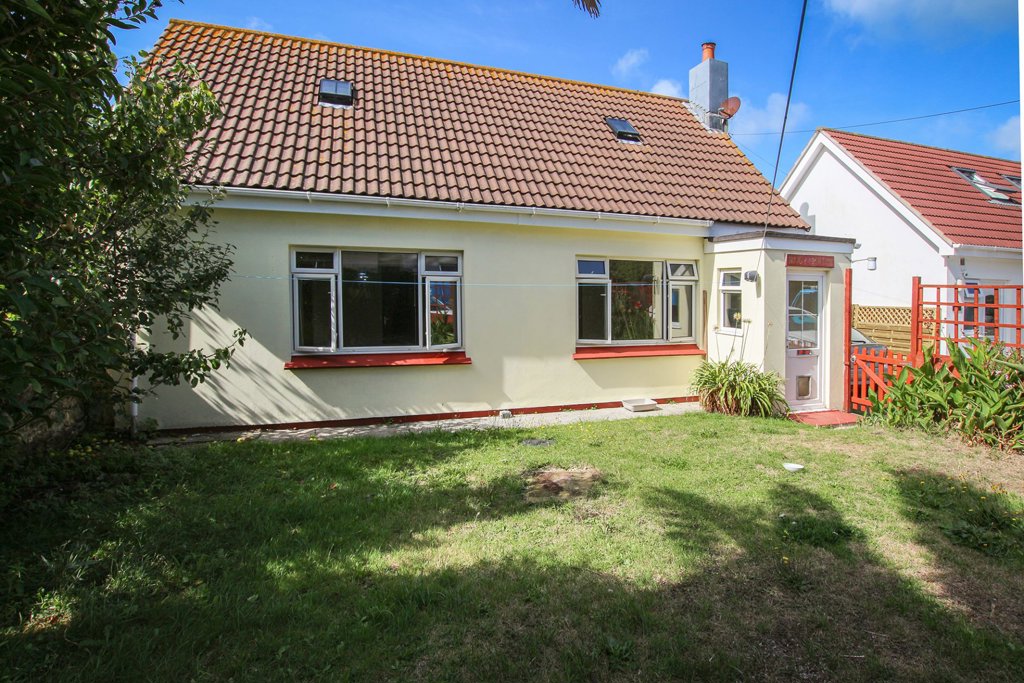 Naigy Contan, Retot, Castel - 4 bedroom local market bungalow to buy in ...