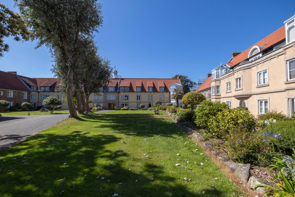 Les Blancs Bois, 26, Les Blancs Bois, Rue Cohu, Castel 2 bedroom open