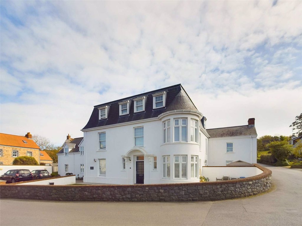 The Penthouse, 3 Cour Du Frie Baton, La Grande Rue, St Saviour 2