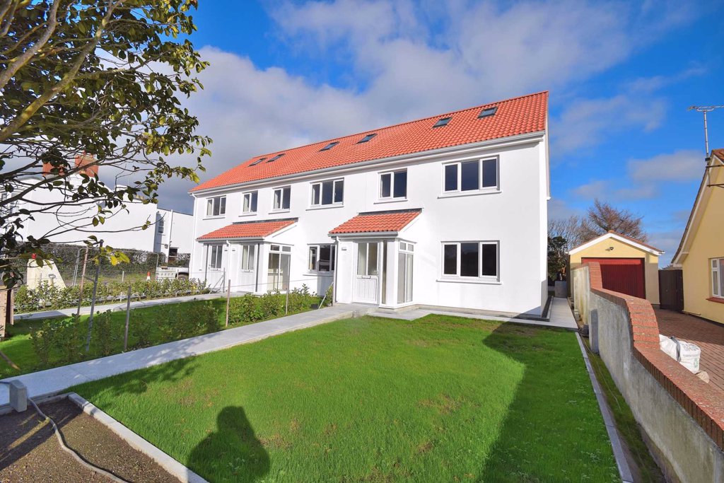 2 Maple Mews, Route De Jerbourg, St Martins 3 bedroom local market