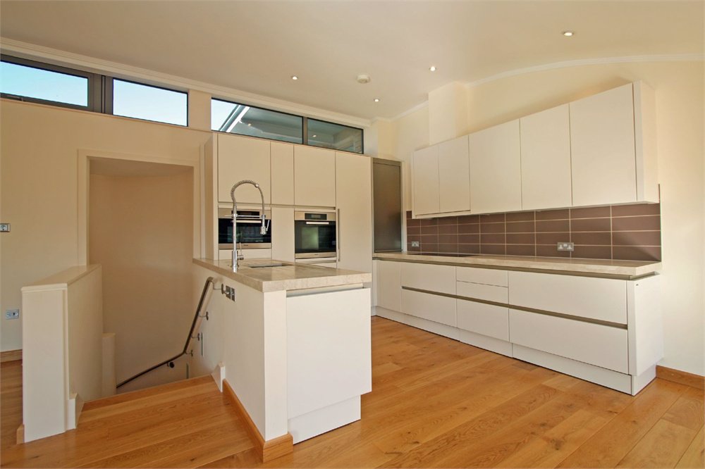 13 Tudor House, Le Bordage, St Peter Port 3 bedroom open market