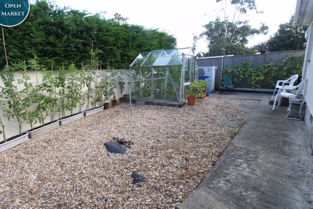 Room 1, Clos Du Mont, St Martins 1 bedroom open market house to rent