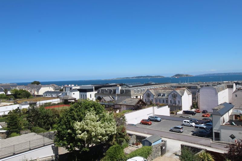 Flat 4, Grangeclare, Les Canichers, St Peter Port 1 bedroom local