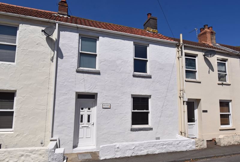 Kurabu, Les Croutes, St Peter Port 1 bedroom local market terraced to