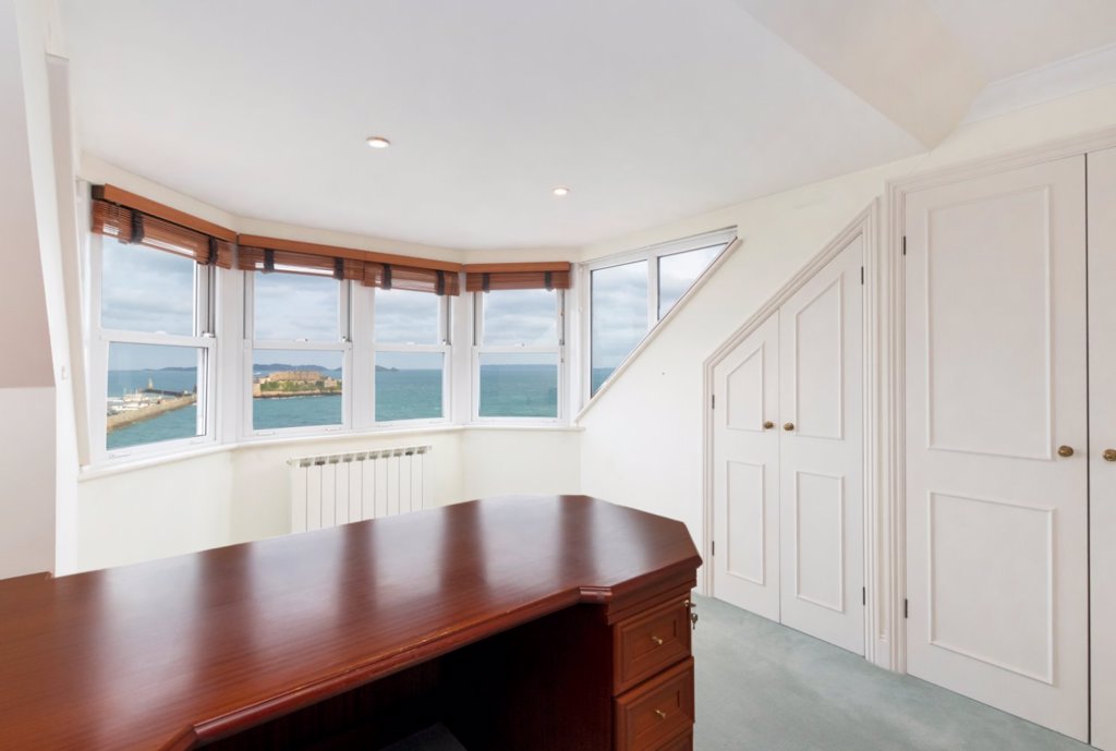 Les Echelons, The Strand, St Peter Port 5 bedroom open market house to rent in Guernsey