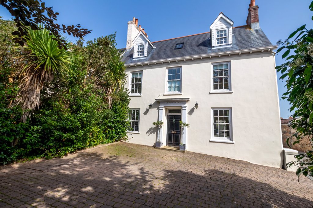 La Petite Croute, Kings Road, St Peter Port 5 bedroom local market