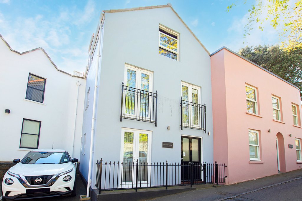 Maison De Bonheur, Upland Road, St Peter Port local market apartment