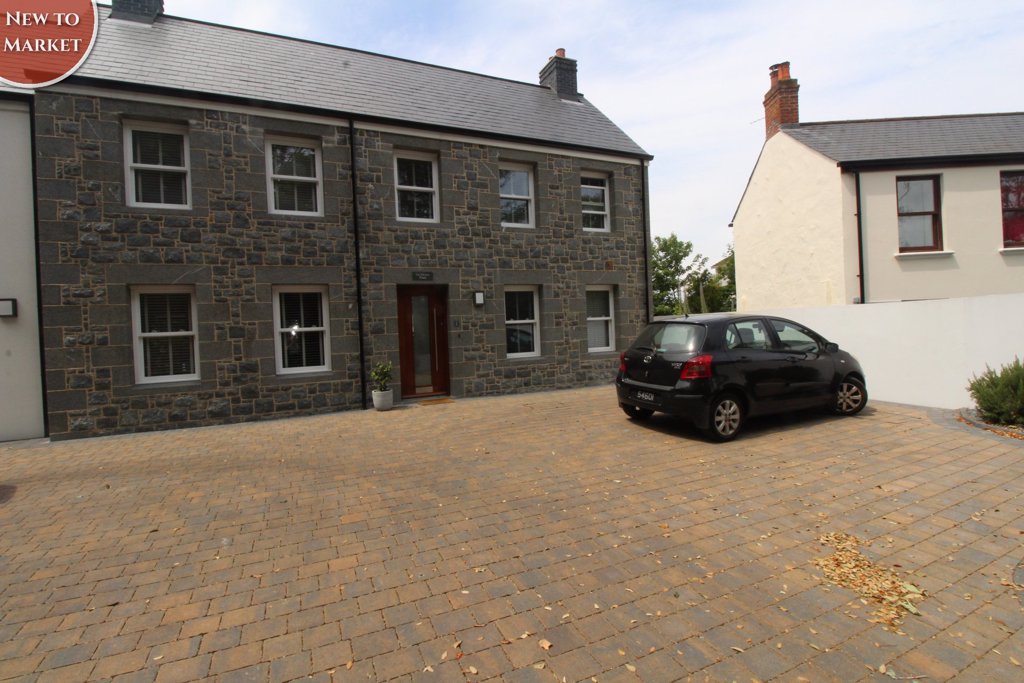 2 Rozel Villa, St Peter Port 3 bedroom local market house to rent in