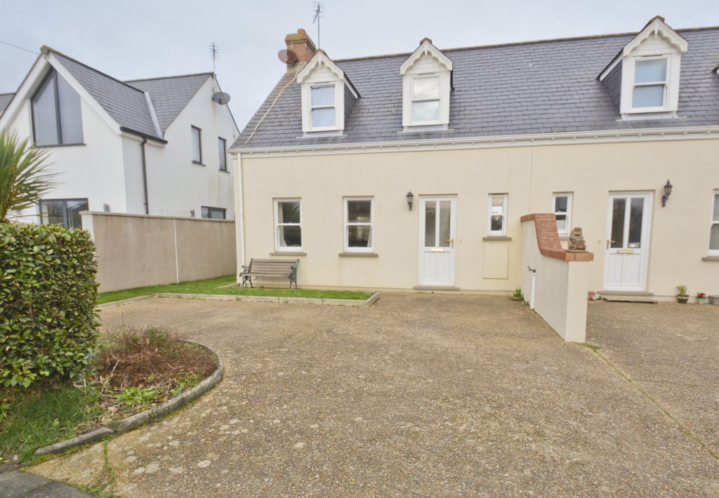 1 Les Petits Camps, Calais Lane, St Martins 2 bedroom local market