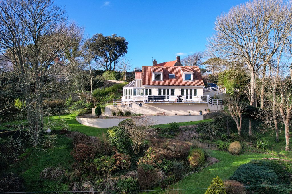 Sunray, La Ruette Du Navet, St Martins local market terraced to buy