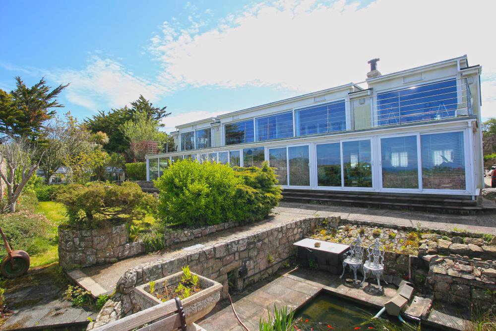 Between Town & Golf Course, Alderney 5 bedroom open market house to