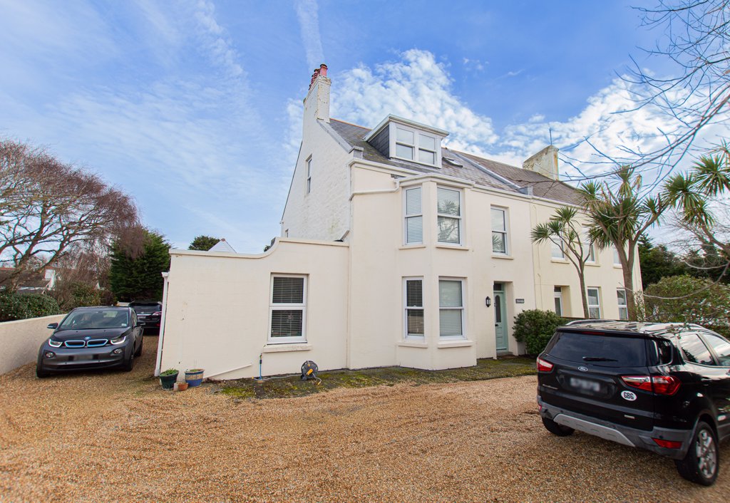 Homelea, La Route Militaire, Vale 6 bedroom local market house to buy