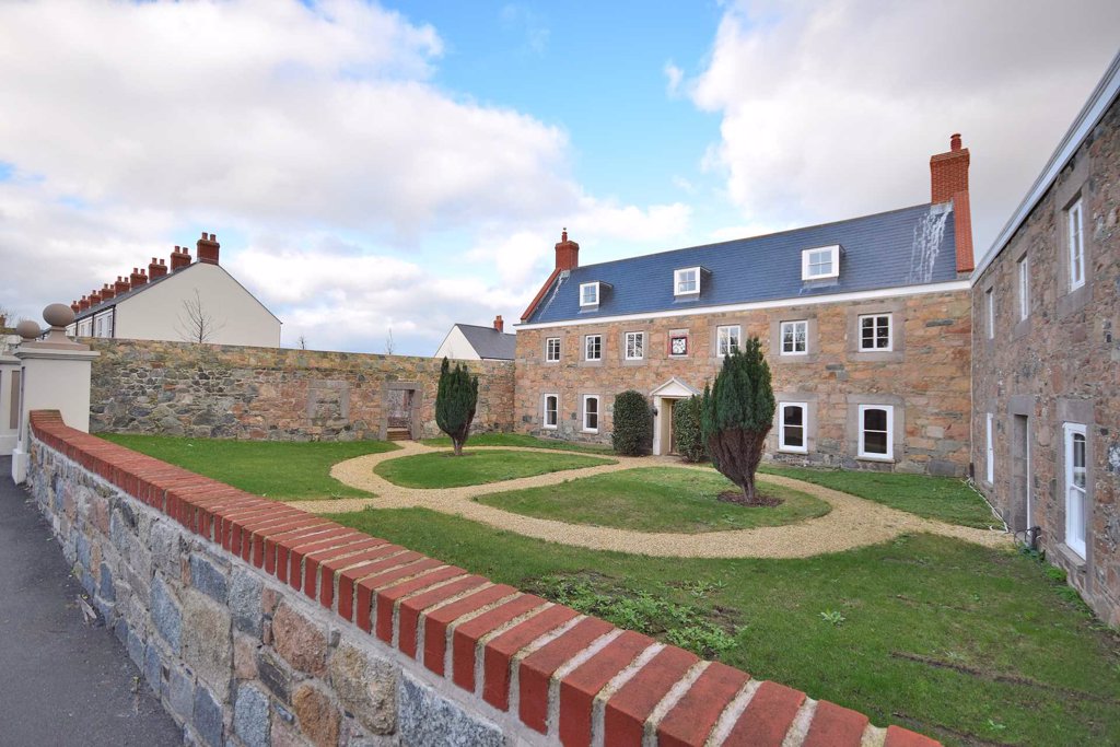 Vrangue Manor, La Vrangue, St Peter Port 5 bedroom local market house