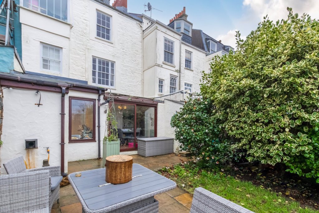 Shikanan, Rozel Terrace, Mount Durand, St Peter Port 4 bedroom open