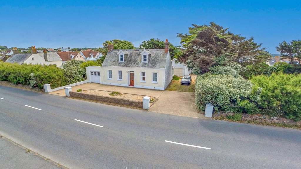 Lindhurst, Rue D'Albecq, Castel 3 bedroom local market cottage to buy