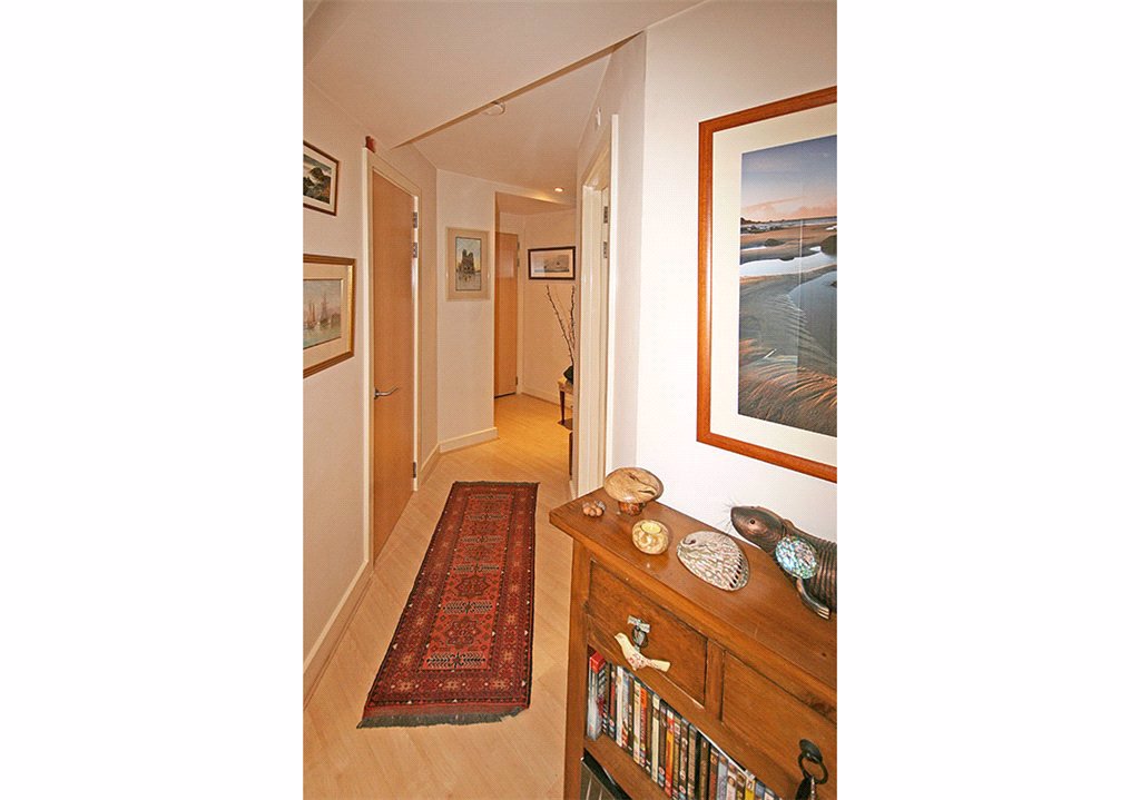 9 Tudor Apartments, Mill Street, St Peter Port 1 bedroom open market apartment to rent in