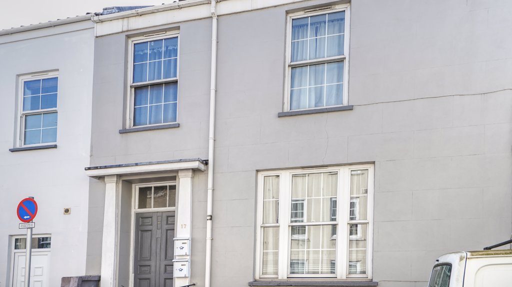 Flat 3, 17 Victoria Road, , 17 Victoria Road, St Peter Port 2 bedroom local market flat to