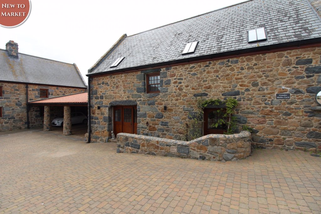 Les Grandes Mielles Farm Cottage, Vale 2 bedroom local market cottage to rent in Guernsey